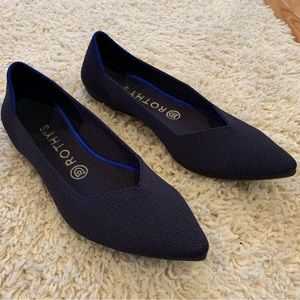 Rothy’s The Point- Size 8 in Navy blue - EUC